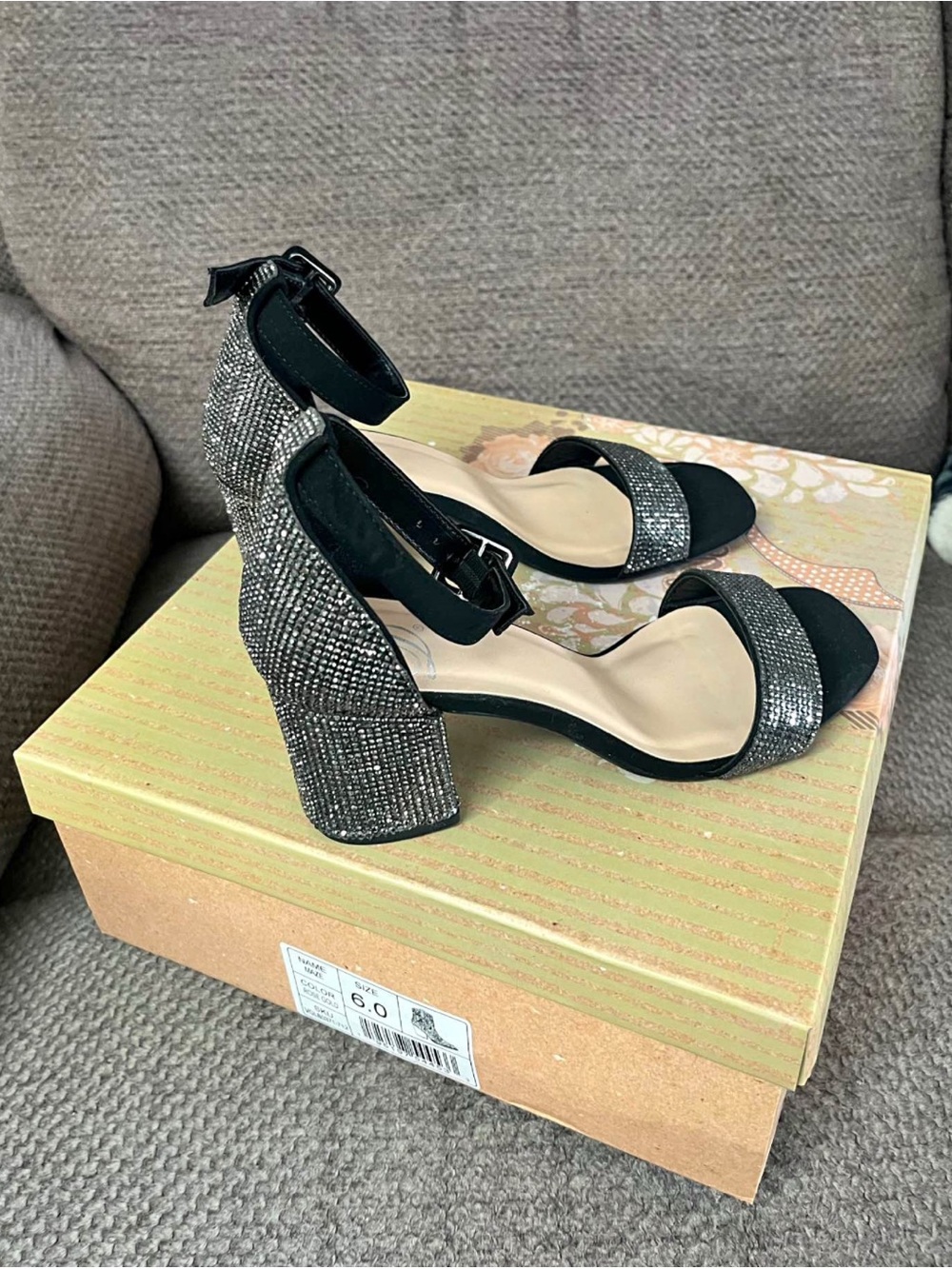 Delicious Brand Rhinestone low heels - Picture 2 of 7